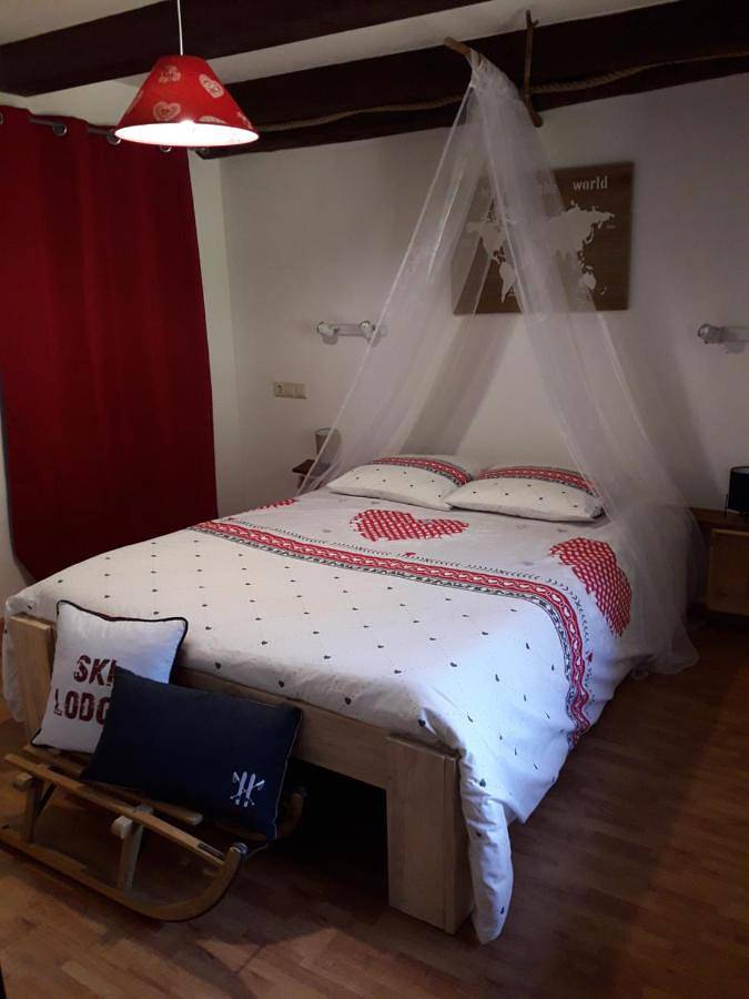 Location de vacances pour 8 personnes, avec sauna ainsi que jardin et jacuzzi, animaux acceptés à La Chapelle-devant-Bruyères - 4