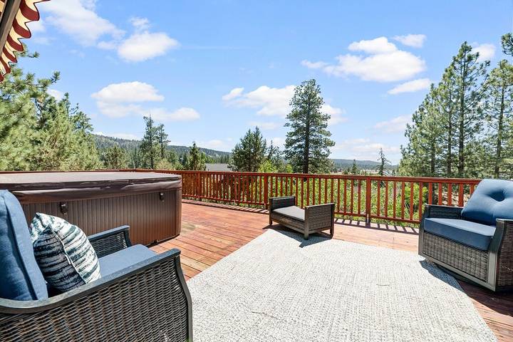 Log cabin for 15 people, with garden and hot tub in Big Bear Lake