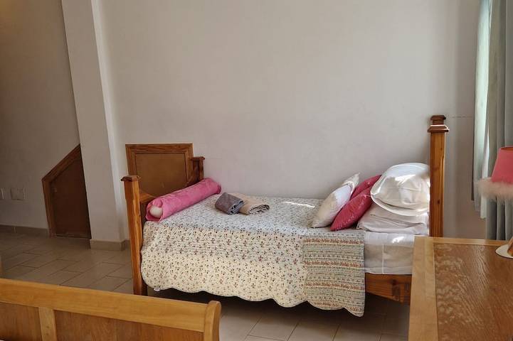 Lovely family villa overlooking Lake and Mountains 15 mins from Coast in Viñuela, Cordillera Penibética