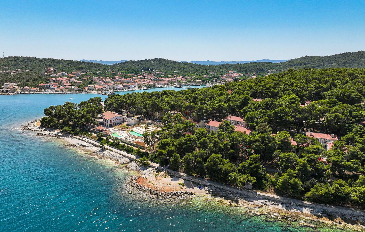 Ganze Ferienwohnung, Reizendes Apartment mit Meerblick, Terrasse und Parkplatz in der Nähe des Strandes V. Sabuša in Kukljica, Insel Ugljan