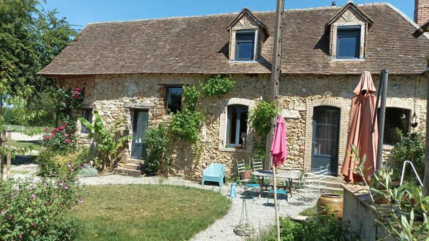 Location de vacances pour 10 personnes, avec terrasse ainsi que jardin et vue à Neuville-sur-Sarthe - 4