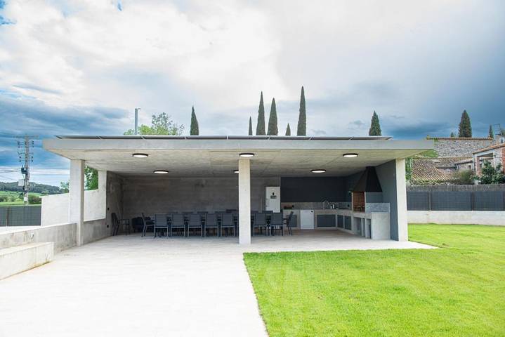 Casa rural para 20 personas, con piscina además de vistas y jardín en Pla de l'Estany - 4