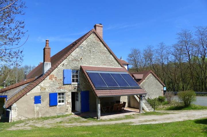Gîte pour 4 personnes, avec Jacuzzi et Terrasse ainsi que Jardin et Sauna à Bransat