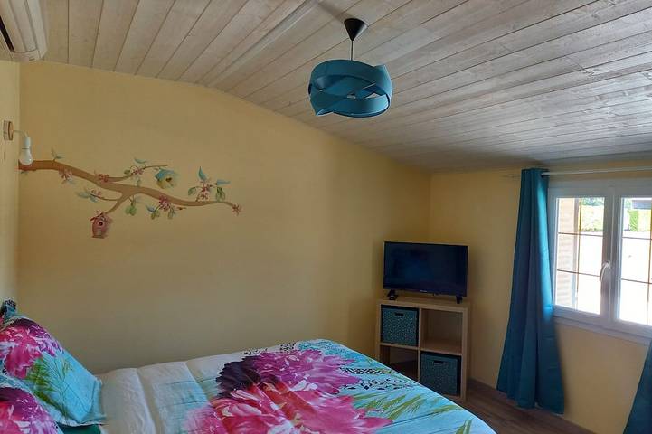 Location de vacances pour 8 personnes, avec jardin à Saint-Pierre-d'Eyraud - 2