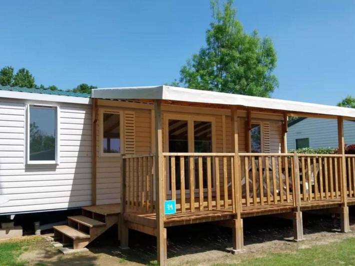 Location de vacances pour 6 personnes, avec terrasse et piscine dans Sandrans