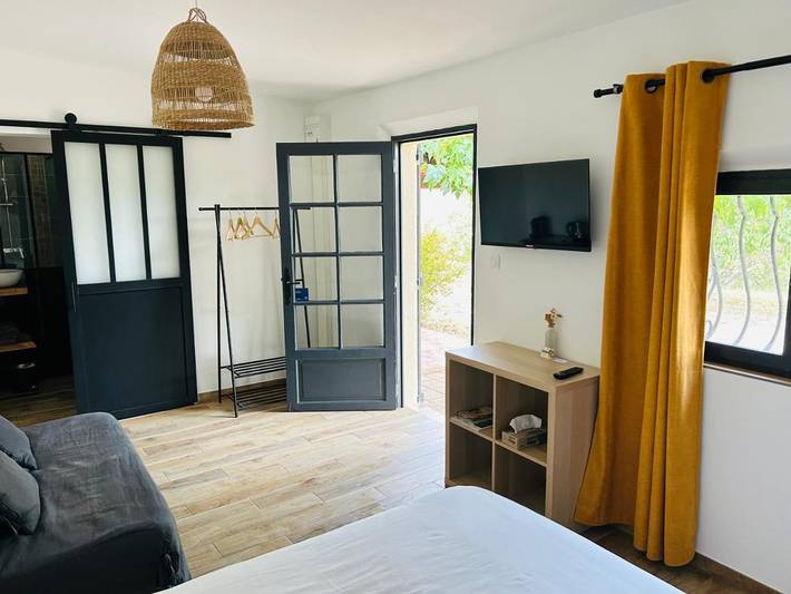 Gîte pour 3 personnes, avec vue ainsi que jardin et terrasse à Collobrières - 3