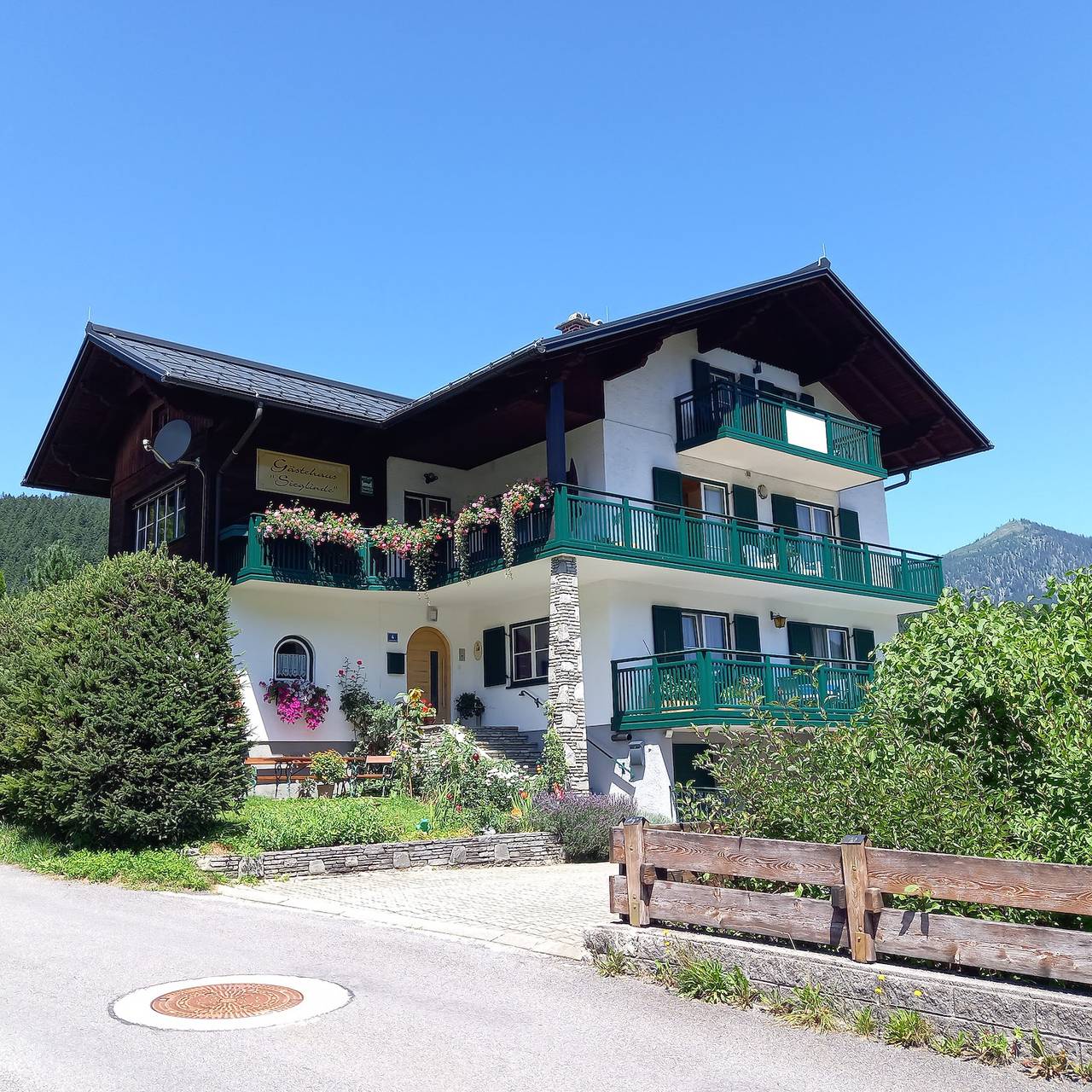 Ganze Ferienwohnung, Gästehaus Sieglinde - Doppelzimmer in Dachsteingebirge, Gosau