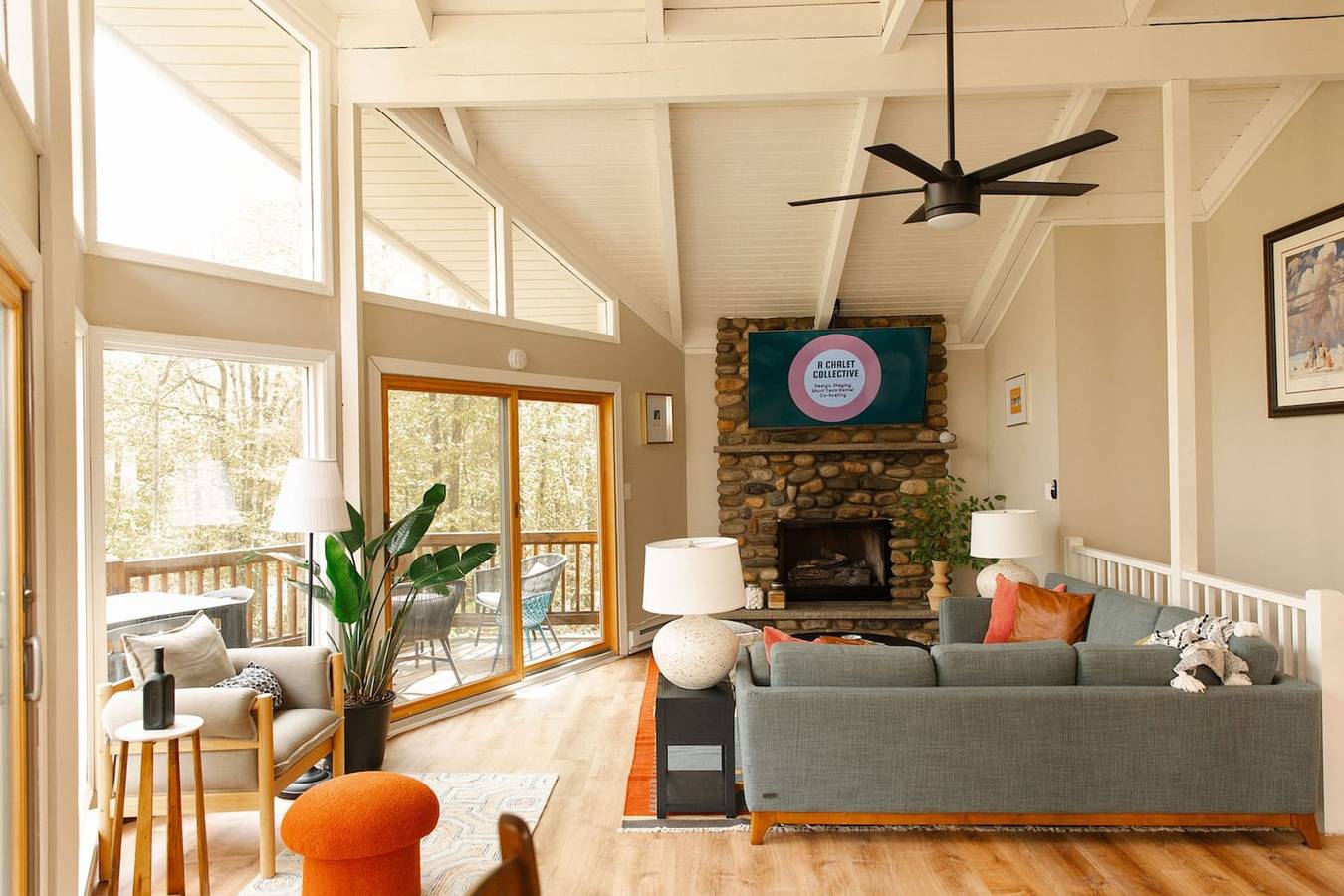 Geheel appartement, Sweet William | A Lake Naomi Chalet + Membership in Pocono Pines, Monroe County (PA)