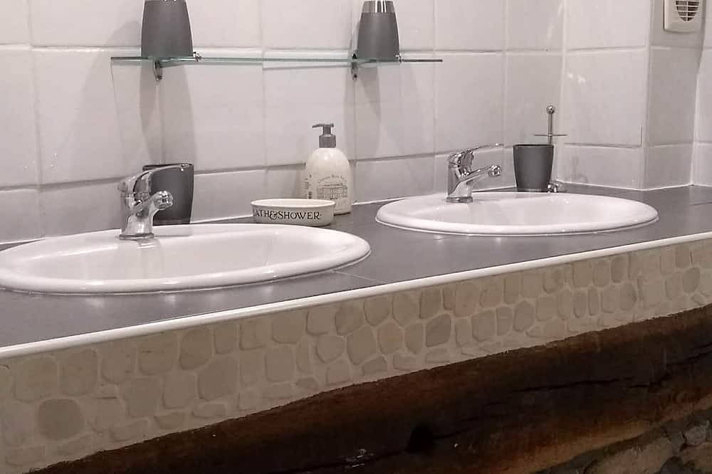 Apartamento entero, Casa rural Tulipe en una casa de piedra de Quercy in Saint-Antonin-Noble-Val, Macizo Central