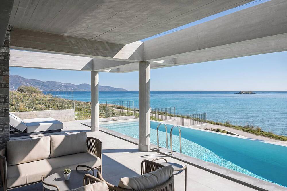 Luxurious Seafront Villa Karystos in Euböa