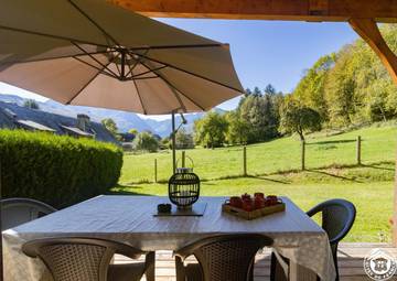 Gîte pour 4 personnes, avec jardin à Avajan