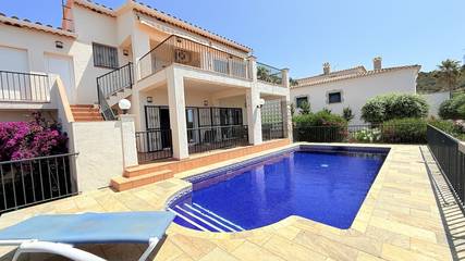 Villa voor 8 Personen in El Mas Fumats, Roses, Afbeelding 1