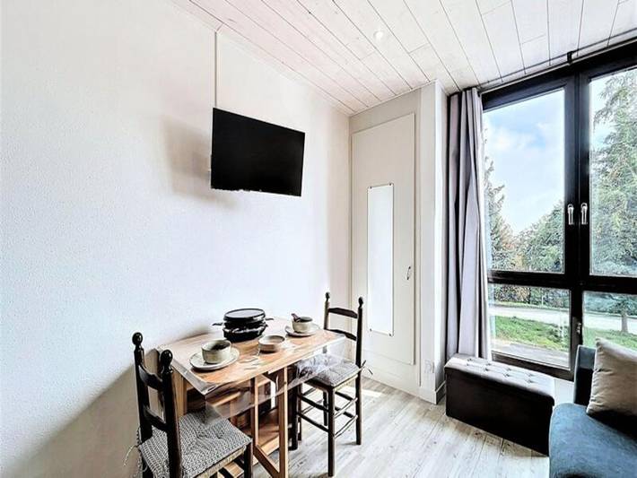 Gîte pour 2 personnes, avec piscine, adapté aux familles dans Le Corbier - 4