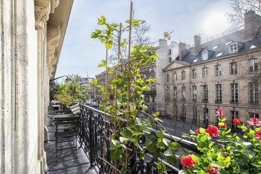 Appartement entier, The Essence Of Parisian Luxury Bathed In Natural Light - 200 Sqm – Saint Germain in Paris, Île de France