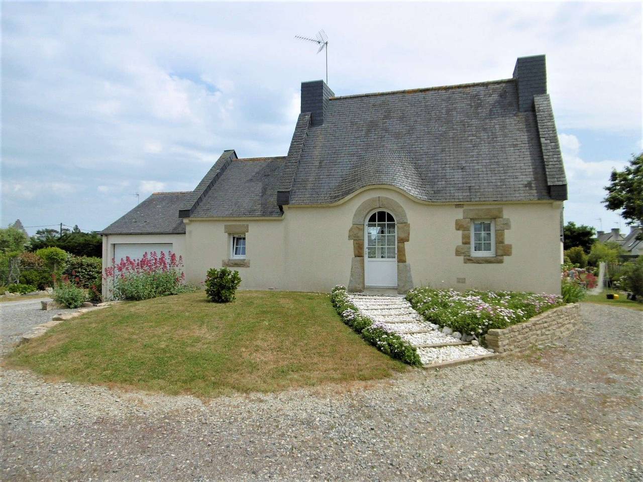 Maison cosy à 500m de la plage avec jardin privé, 3 chambres, parking et Bbq in Sarzeau, Côte des Mégalithes