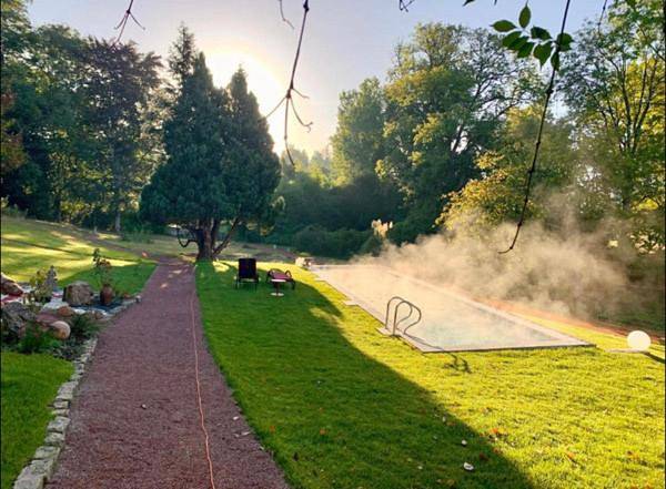 Location de vacances pour 5 personnes, avec jardin ainsi que piscine et vue à Montfaucon-Montigné - 3