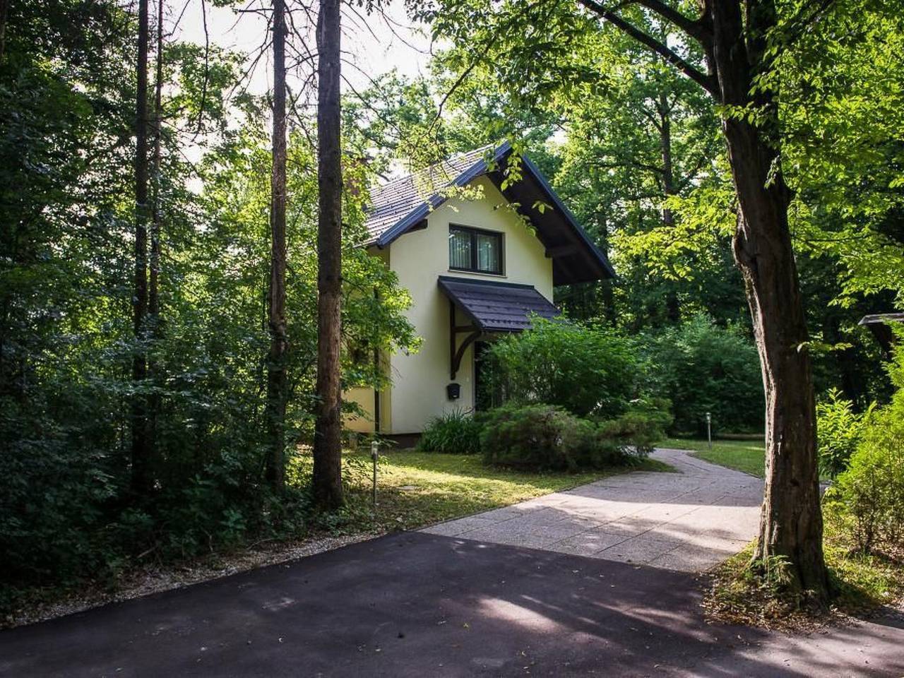 Apartamento entero, Kleines Haus am Rande des Waldes in Kranj, Carniola