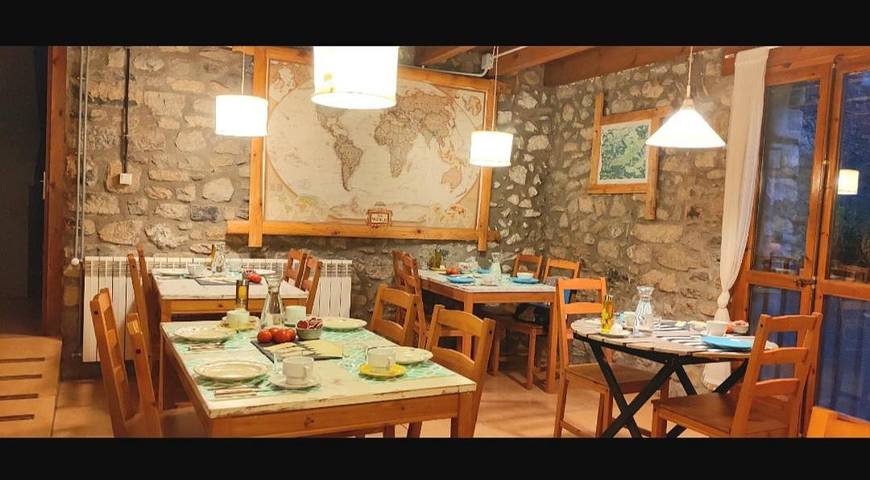 Hostal para 4 personas, con jardín y vistas, Se admiten mascotas en Cataluña - 2