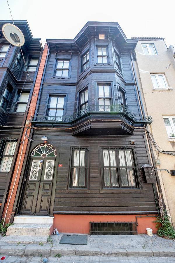 Sultanahmet House with Private Terrace & 3 Bathrooms in Fatih, Istanbul
