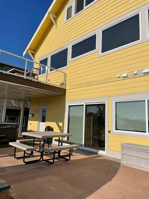 Family Fun Near Ocean Shores—Hot Tub, Elevator & Easy Dune Walk to Beach in Copalis Beach, Grays Harbor County