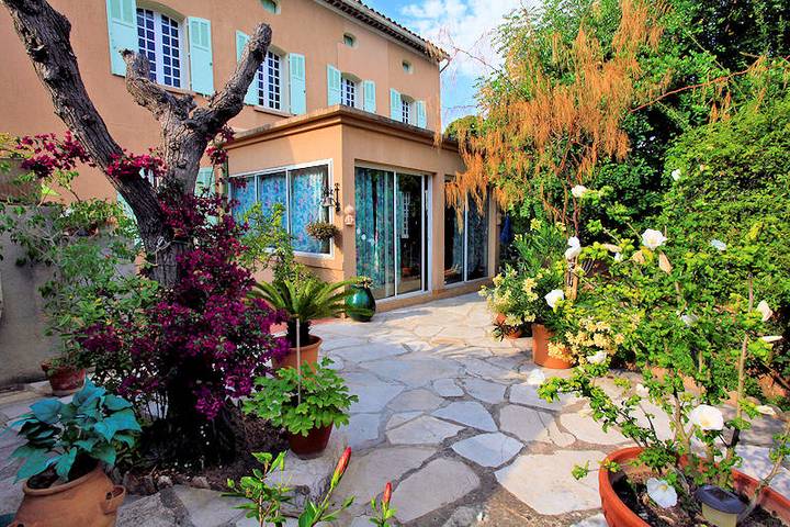 Location de vacances pour 2 personnes, avec piscine et jardin à Six-Fours-les-Plages - 2