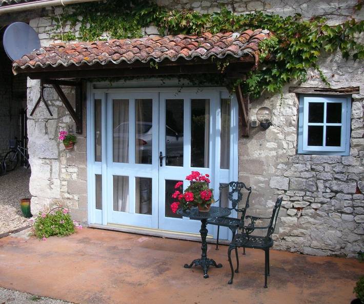Gîte pour 4 personnes, avec piscine ainsi que jardin et terrasse, animaux acceptés