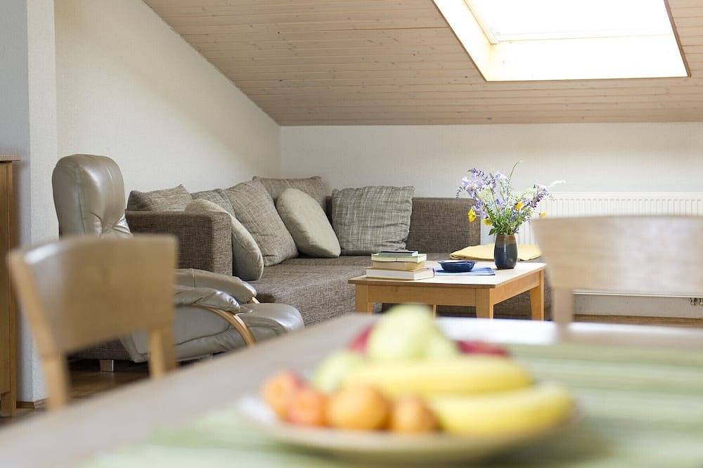 Ganze Wohnung, Kinderfreundlicher Bio-Bauernhof mit Hofladen, vielen Tieren (Dachgeschoss) in Hofheim in Unterfranken, Landkreis Haßberge