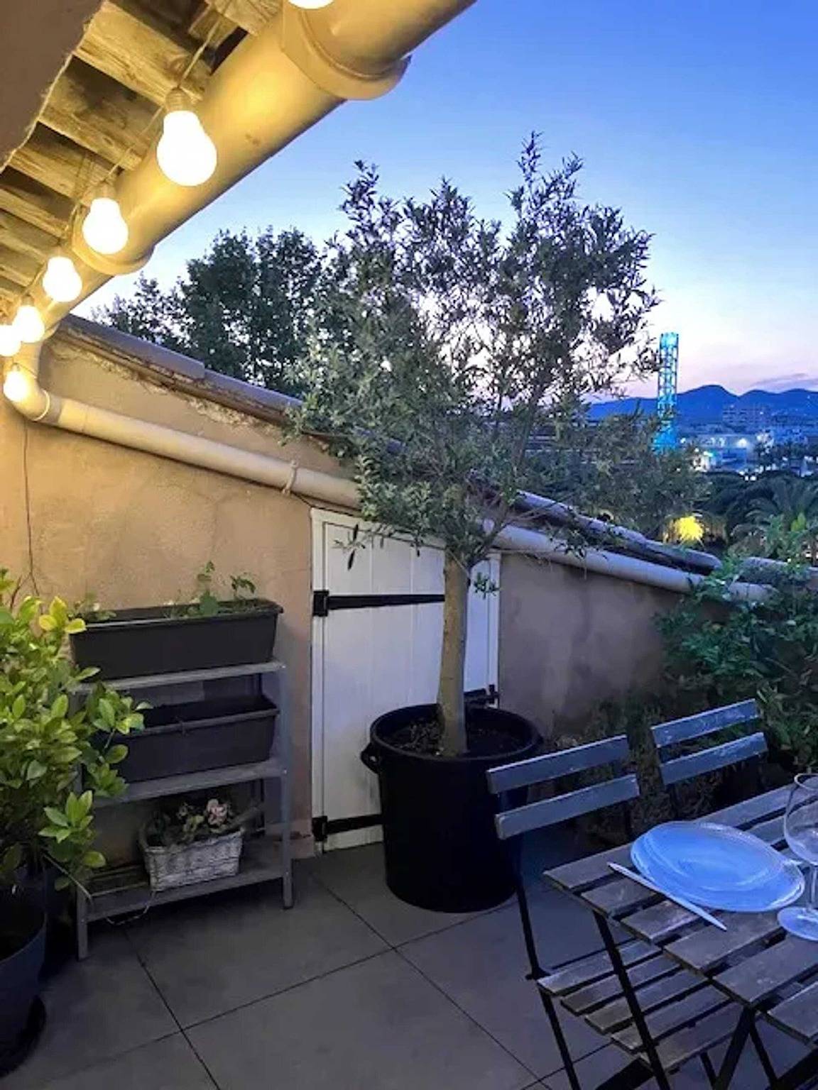 Appartement entier, Appartement contemporain à La Seyne-sur-Mer, 30 m², terrasse in La Seyne-sur-Mer, Côte méditerranéenne (France)