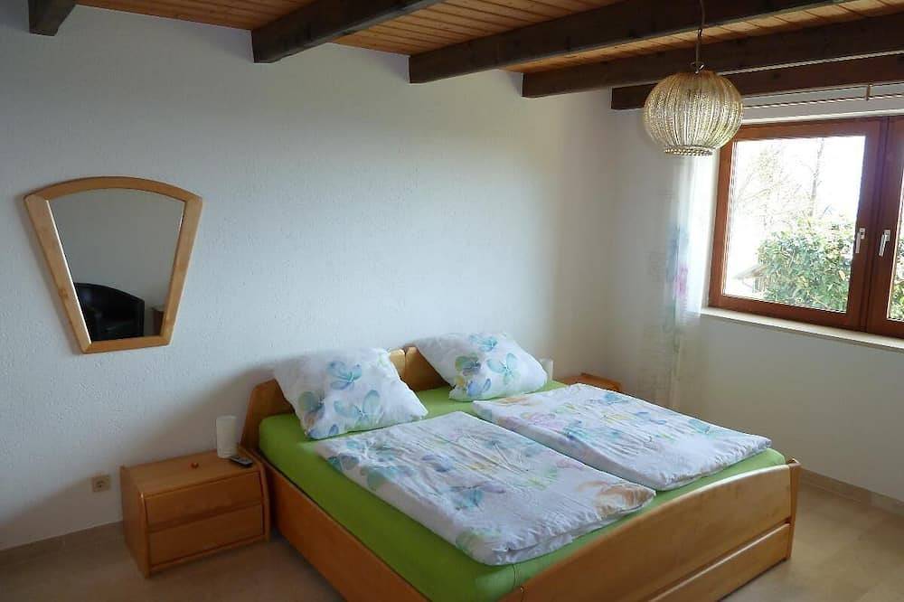 Ganze Wohnung, Gemütliche Ferienwohnung mit zwei Schlafzimmer und Terrasse in Zenting, Ostbayern