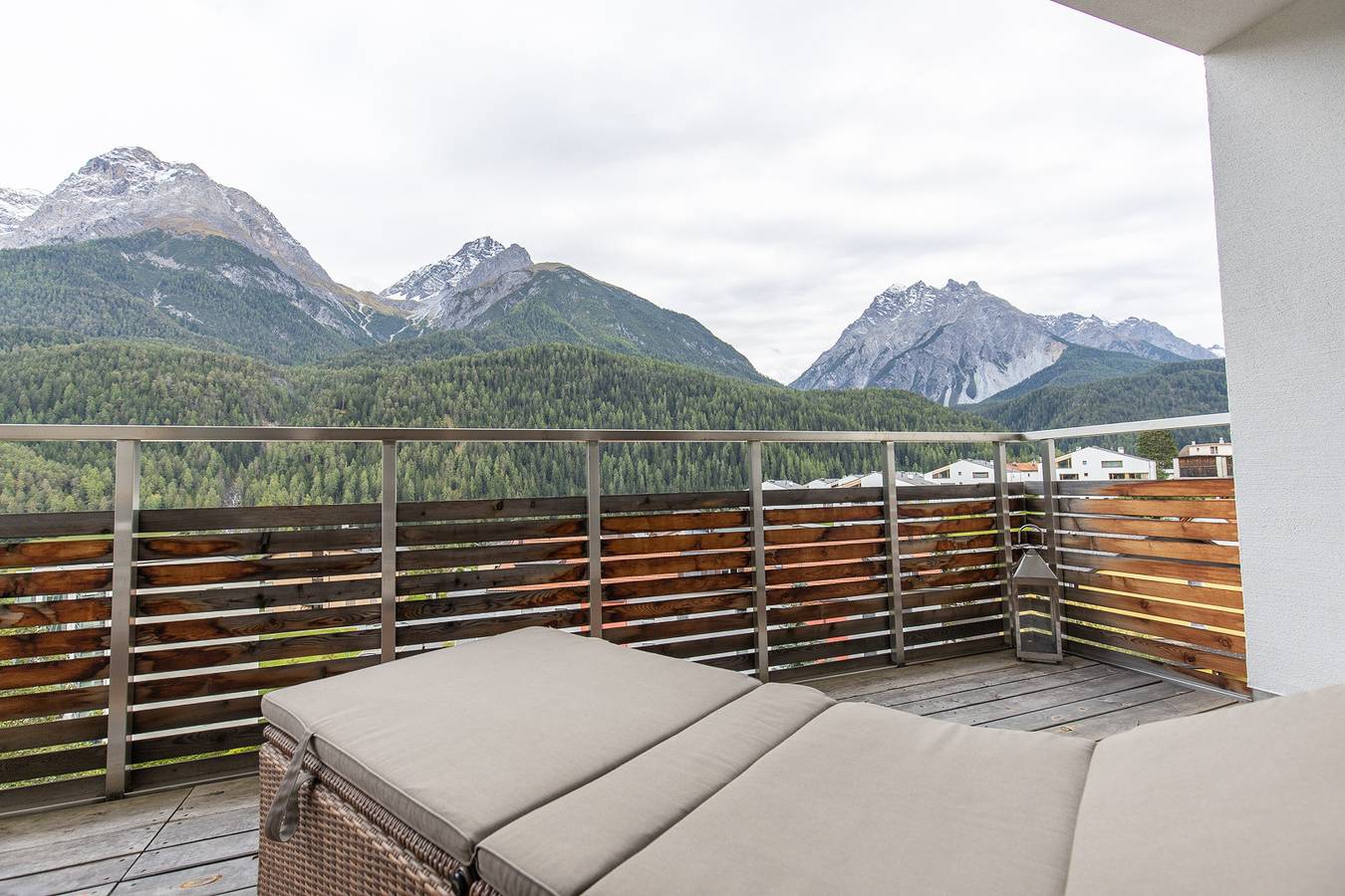 Apartamento entero, Chasa Vista Lischana: Helle, grosszügige 3.5 Zimmerwohnung mit Panoramaussicht in Scuol, Lower Engadine