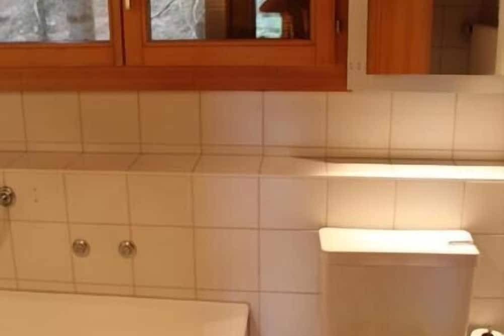 Chalet avec sauna, confortable pour 4 personnes : 1er étage : salon avec cheminée - Tv/Dvd - accès i in Grimentz, Anniviers