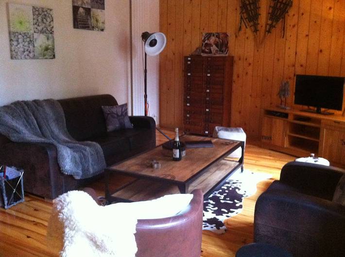 Maison de campagne pour 5 personnes, avec jardin et jacuzzi ainsi que terrasse et sauna dans Parc naturel régional du Haut-Jura