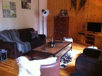 Chalet pour 5 personnes, avec jacuzzi et jardin ainsi que sauna et terrasse dans le Jura
