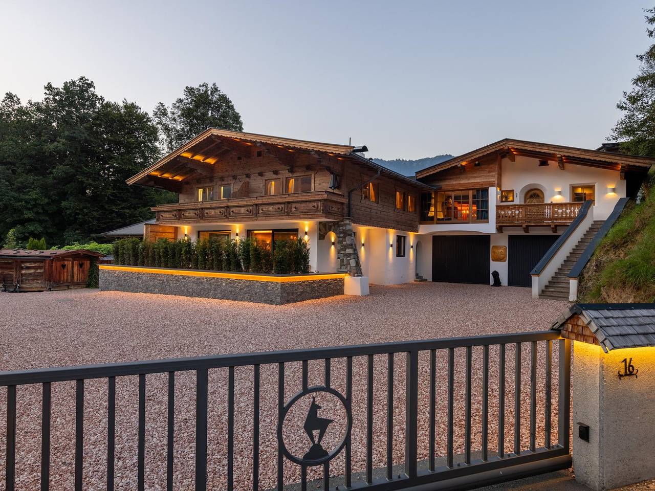 Appartamento intero, Luxurious Alpine retreat with sun terrace in Kitzbühel, Hohe Salve