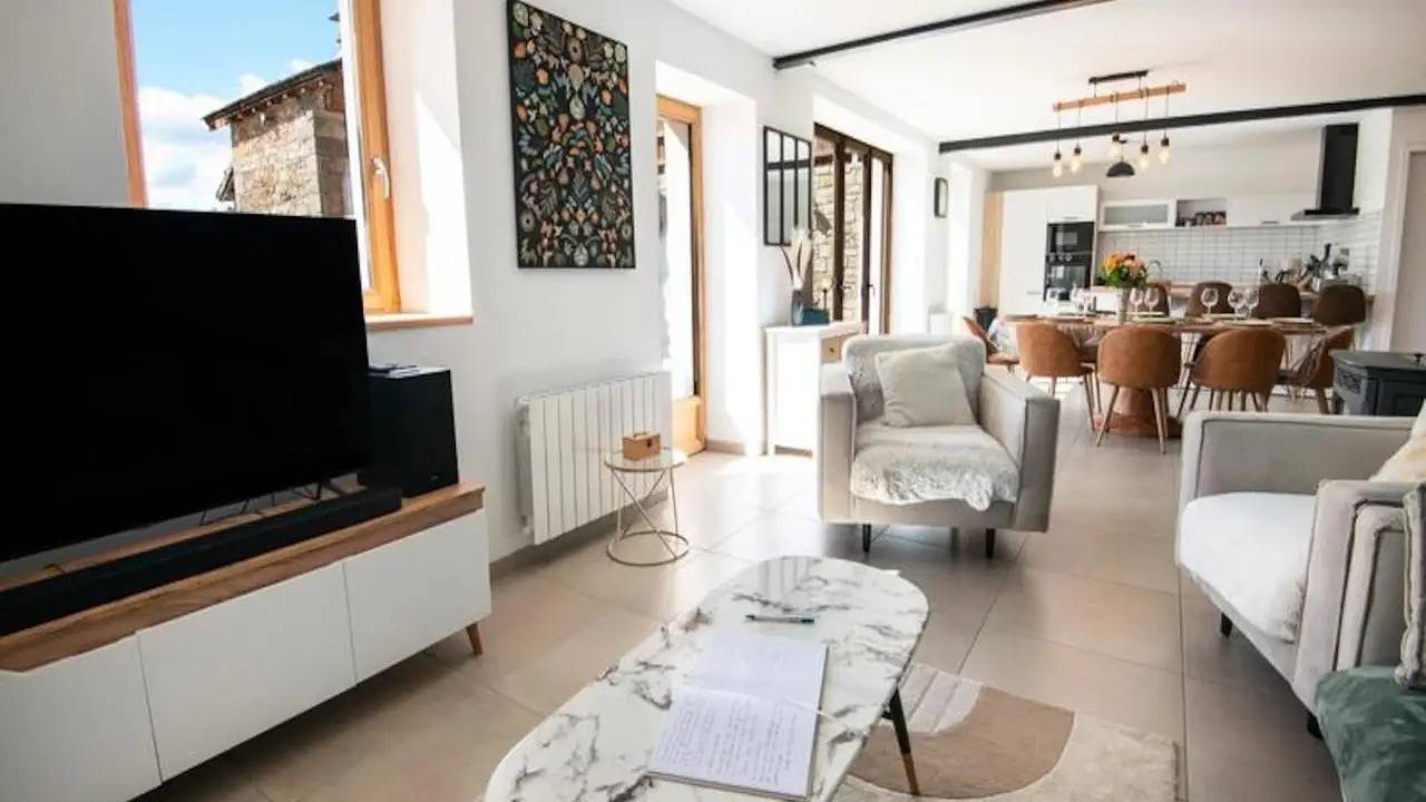 Appartement de vacances entier, Appartement de vacances pour 7 personnes avec terrasse in Antrenas, Région de Mende