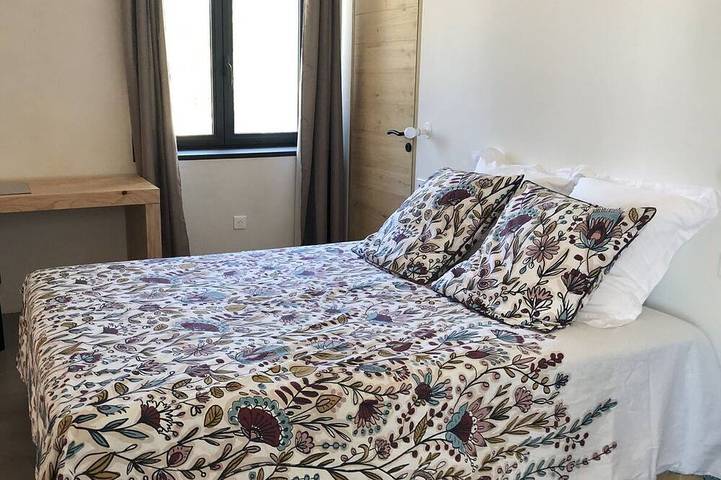 Gîte pour 12 personnes, avec jardin à Le Garn - 4