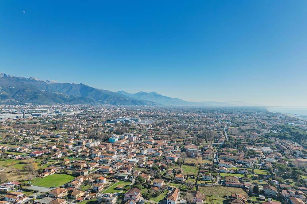 Appartement entier, Joli appartement pour 4 personnes avec Wifi, Tv et patio in Marina di Massa, Massa (Italie)