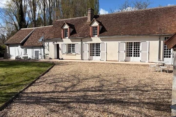 Gîte pour 9 personnes, avec Jardin à Gy-en-Sologne