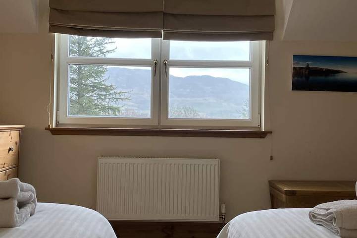 Oiseval is a pet friendly cottage with magnificent views. in Fort Augustus, Loch Ness
