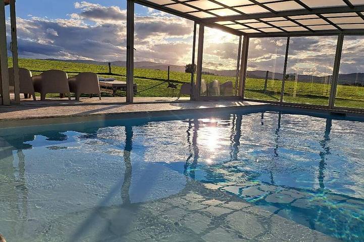 Gîte pour 14 personnes, avec sauna et jardin, animaux acceptés à Saint-Forgeux-Lespinasse