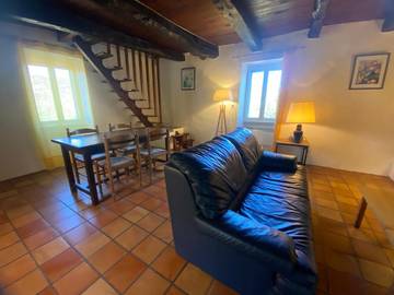 Location de vacances pour 4 personnes, avec jardin à Saint-Georges-de-Luzençon