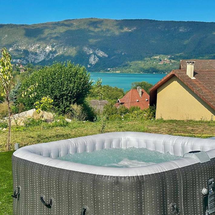 Appartement de vacances pour 4 personnes, avec Jacuzzi ainsi que Terrasse et Jardin