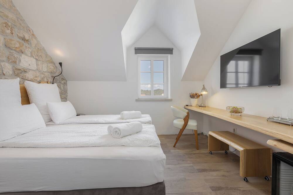 Casa Columba - 4 Star Design Boutique Hotel - Ferdinand Magelan Luxury Room in Makarska, Rivera de Makarska