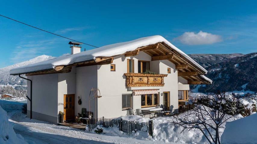 Bauernhaus für 4 Personen, mit Balkon und Terrasse sowie Garten und Ausblick in Telfes im Stubai