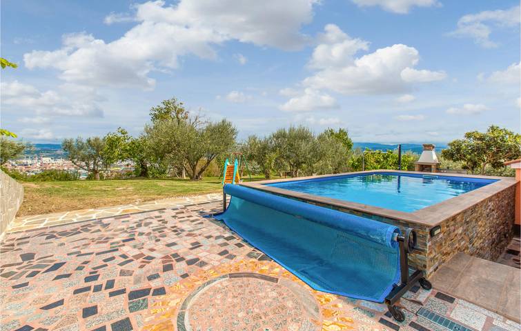 Gîte pour 8 personnes, avec sauna et terrasse ainsi que piscine et jardin à Koper - 4