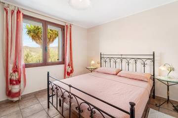 Location de vacances pour 5 personnes, avec jardin et terrasse dans Portixeddu