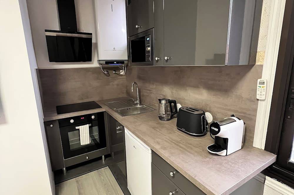 Entire apartment, T2 quiet - air conditioning, private parking - Abbaye aux Dames in Saintes, Saintes region