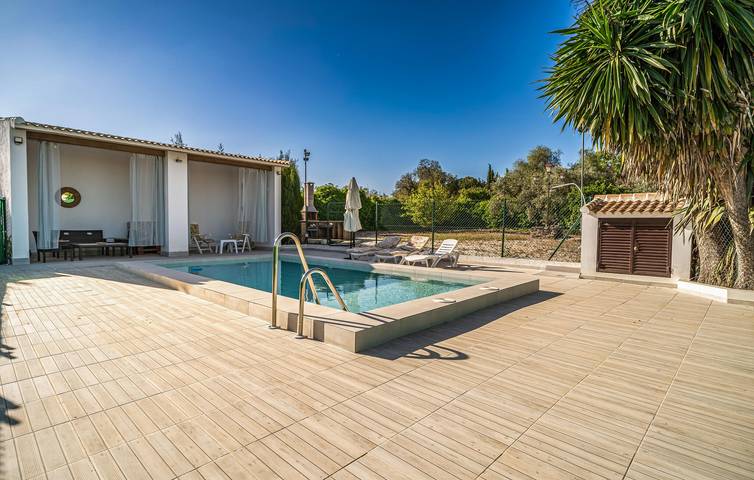 250 sqft Wohnung mit Klimaanlage, Pool, Terrasse & WiFi in Puente Genil, Córdoba Provinz