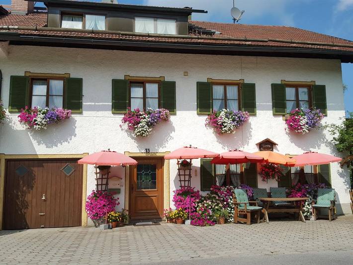Ferienwohnung für 2 Personen, mit Balkon und Terrasse sowie Garten und Seeblick in Bad Bayersoien