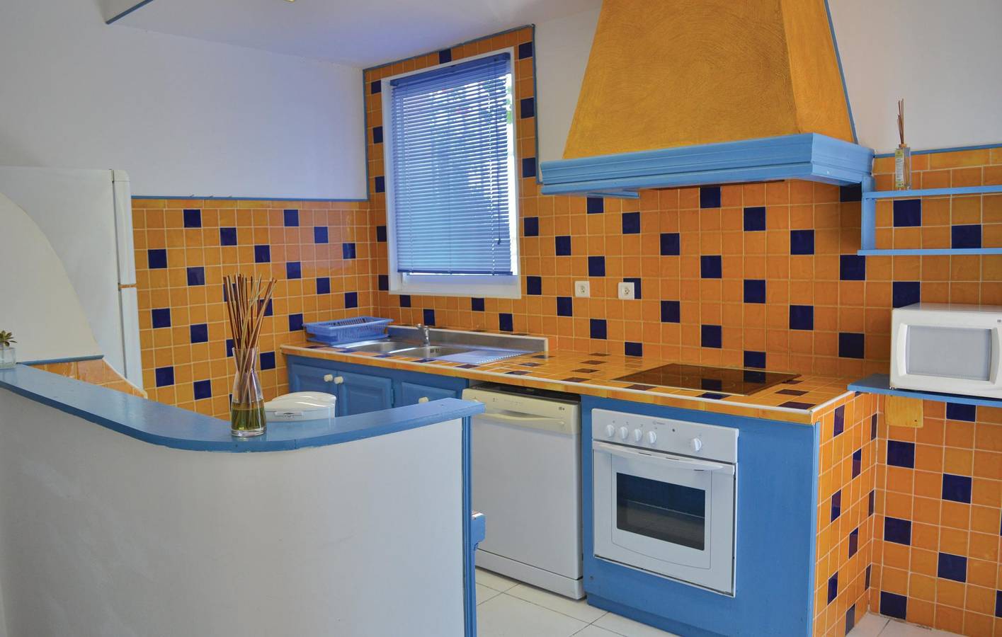 Geheel vakantieappartement, Appartement met zeezicht, zwembad, terras & parkeerplaats- Folelli in Talasani, Corte en omgeving